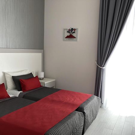 نابولي Chiaia Guest House المظهر الخارجي الصورة