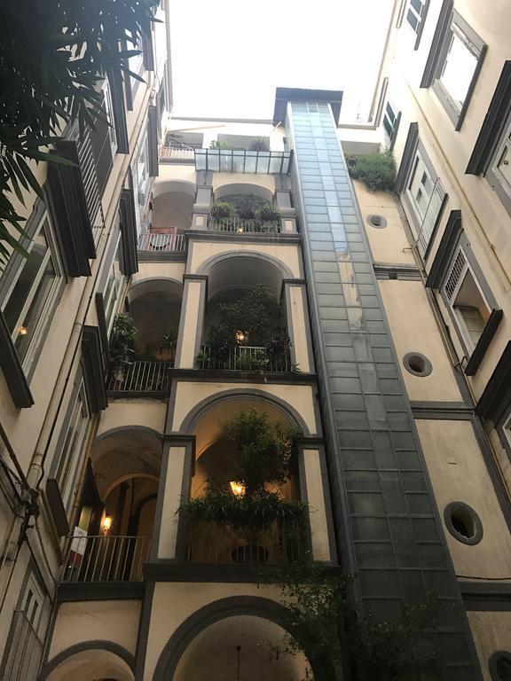 نابولي Chiaia Guest House المظهر الخارجي الصورة